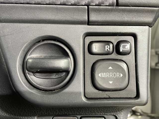 トヨタ カローラ フィールダー 1．5X 福岡県 2013(平25)年 6.1万km スーパーホワイトⅡ 純正ナビ/Bluetooth/TV/CD/横滑り防止装置/オールパワーウィンドウ/エアコン/ETC/純正フロアマット/リモコンキー/電動格納ミラー