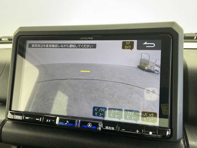 スズキ ジムニー XC 千葉県 2022(令4)年 0.4万km シフォンアイボリーM セーフティサポート（予防安全技術）/・デュアルセンサーブレーキサポート/・誤発進抑制機能（AT車のみ）/・車線逸脱警報機能/・ふらつき警報機能/・先行車発進お知らせ機能/・標識認識機能/（車両進入禁止／はみ出し禁止／最高速度）/・ハイビームアシスト/社外9インチナビ(ALPINE X9NXL)/・フルセグTV/・Bluetoothオーディオ接続/・DVD再生機能/・AppleCarPlay/AndroidAuto/・バックカメラ/スマートキー（プッシュスタート）/クルーズコントロール/LEDヘッドライト/オートエアコン