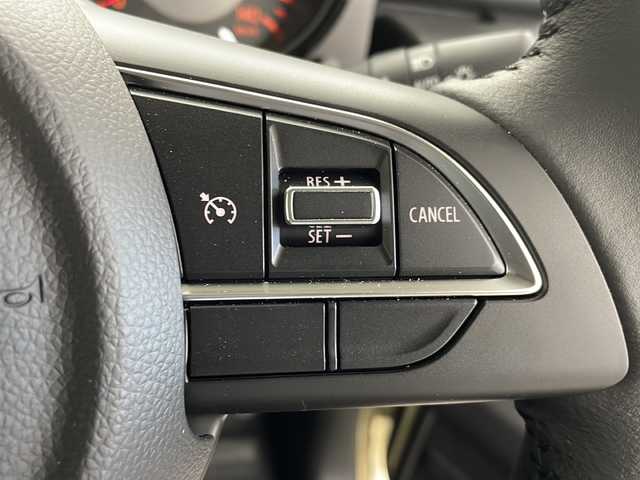 スズキ ジムニー XC 千葉県 2022(令4)年 0.4万km シフォンアイボリーM セーフティサポート（予防安全技術）/・デュアルセンサーブレーキサポート/・誤発進抑制機能（AT車のみ）/・車線逸脱警報機能/・ふらつき警報機能/・先行車発進お知らせ機能/・標識認識機能/（車両進入禁止／はみ出し禁止／最高速度）/・ハイビームアシスト/社外9インチナビ(ALPINE X9NXL)/・フルセグTV/・Bluetoothオーディオ接続/・DVD再生機能/・AppleCarPlay/AndroidAuto/・バックカメラ/スマートキー（プッシュスタート）/クルーズコントロール/LEDヘッドライト/オートエアコン