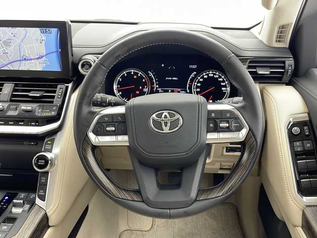 トヨタ ランドクルーザー ZX 千葉県 2023(令5)年 0.4万km プレシャスホワイトパール 衝突被害軽減システム/レーンキープアシスト/ブラインドスポットモニター/コーナーセンサー（前後）/レーダークルーズコントロール/オートハイビーム/LEDヘッドライト/サンルーフ/後席用モニター/純正メモリナビ/　（Bluetooth/CD/DVD/フルセグTV/USB）/Miracast/HDMI/車外カメラ/　（バック/全方位）/純正ビルトインETC2.0/全席パワーシート/1.2列目シートヒーター/1.2列目エアシート/パワーステアリング/ステアリングヒーター/MTモード付AT/JBLサウンド/クールBOX/リアエンターテイメント/モデリスタエアロ/WALD22インチアルミホイール
