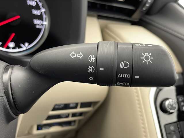 トヨタ ランドクルーザー ZX 千葉県 2023(令5)年 0.4万km プレシャスホワイトパール 衝突被害軽減システム/レーンキープアシスト/ブラインドスポットモニター/コーナーセンサー（前後）/レーダークルーズコントロール/オートハイビーム/LEDヘッドライト/サンルーフ/後席用モニター/純正メモリナビ/　（Bluetooth/CD/DVD/フルセグTV/USB）/Miracast/HDMI/車外カメラ/　（バック/全方位）/純正ビルトインETC2.0/全席パワーシート/1.2列目シートヒーター/1.2列目エアシート/パワーステアリング/ステアリングヒーター/MTモード付AT/JBLサウンド/クールBOX/リアエンターテイメント/モデリスタエアロ/WALD22インチアルミホイール