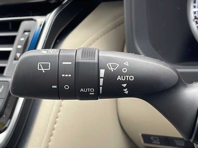 トヨタ ランドクルーザー ZX 千葉県 2023(令5)年 0.4万km プレシャスホワイトパール 衝突被害軽減システム/レーンキープアシスト/ブラインドスポットモニター/コーナーセンサー（前後）/レーダークルーズコントロール/オートハイビーム/LEDヘッドライト/サンルーフ/後席用モニター/純正メモリナビ/　（Bluetooth/CD/DVD/フルセグTV/USB）/Miracast/HDMI/車外カメラ/　（バック/全方位）/純正ビルトインETC2.0/全席パワーシート/1.2列目シートヒーター/1.2列目エアシート/パワーステアリング/ステアリングヒーター/MTモード付AT/JBLサウンド/クールBOX/リアエンターテイメント/モデリスタエアロ/WALD22インチアルミホイール