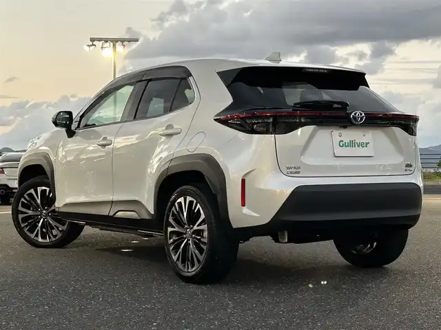トヨタ ヤリスクロス ハイブリッド Z 島根県 2023(令5)年 3.4万km プラチナホワイトパールマイカ 登録時走行距離33472km/４WD/純正ナビ/(AM/FM/Bluetooth/フルセグTV)/全周囲カメラ/追従型クルーズコントロール/オートマチックハイビーム/ドラレコ前後/パワーシート/シートヒーター/ステアリングヒーター/電動リアゲート/ブラインドスポットモニター/コーナーセンサー/アドバンストパーク/ヘッドアップディスプレイ/横滑り防止/衝突軽減システム/レーンアシスト