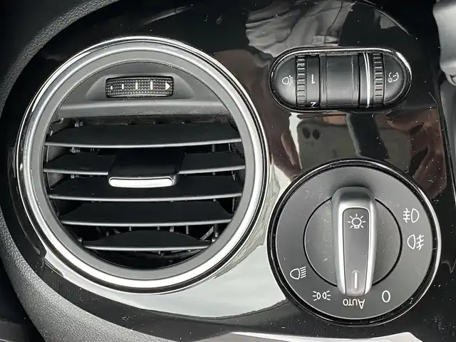 フォルクスワーゲン ザ・ビートル デザイン 福岡県 2018(平30)年 4.3万km ディープブラックパールエフェクト クルーズコントロール/純正ナビ　/フルセグTV/Bluetooth/バックカメラ　/ＣＤ／ＤＶＤ　/オートライト　/フロントフォグランプ　/リアフォグランプ　/ヘリテージ１７インチアルミホイール　/ドライブレコーダー/ETC