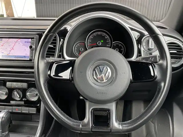フォルクスワーゲン ザ・ビートル デザイン 福岡県 2018(平30)年 4.3万km ディープブラックパールエフェクト クルーズコントロール/純正ナビ　/フルセグTV/Bluetooth/バックカメラ　/ＣＤ／ＤＶＤ　/オートライト　/フロントフォグランプ　/リアフォグランプ　/ヘリテージ１７インチアルミホイール　/ドライブレコーダー/ETC