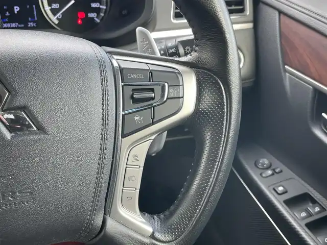 三菱 デリカＤ：５ G 長野県 2019(令1)年 7万km アイガーグレーM/ダイヤモンドブラックマイカ 切替４WDディーゼルターボ/TOYOオープンカントリータイヤ/RAYSアルミホイール/ベースキャリア/マッドガード/純正ナビ/フリップダウンモニター/バックカメラ/ETC/ドラレコ/Bluetooth/フルセグTV/両側パワースライドドア/ドアバイザー/オートホールド機能/電動パーキングブレーキ/追従機能付クルーズコントロール/パドルシフト/純正フロアマット/衝突被害軽減システム