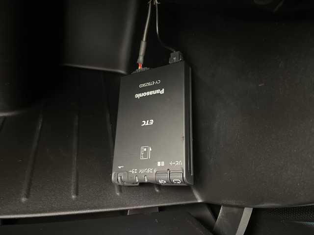 ルノー トゥインゴ インテンス 岐阜県 2018(平30)年 4万km ブルードラジェ 純正カーオーディオ/FM　AM/USB/Bluetooth/純正フロアマット/アイドリングストップ/オートライト/フォグランプ/純正15インチAW/コーナーセンサー/革巻きステアリング/社外ETC/社外ドラレコ/トノカバー