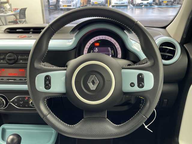 ルノー トゥインゴ インテンス 岐阜県 2018(平30)年 4万km ブルードラジェ 純正カーオーディオ/FM　AM/USB/Bluetooth/純正フロアマット/アイドリングストップ/オートライト/フォグランプ/純正15インチAW/コーナーセンサー/革巻きステアリング/社外ETC/社外ドラレコ/トノカバー