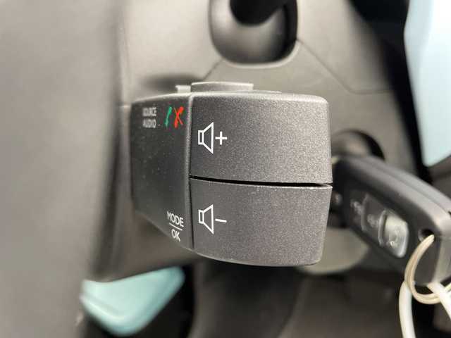 ルノー トゥインゴ インテンス 岐阜県 2018(平30)年 4万km ブルードラジェ 純正カーオーディオ/FM　AM/USB/Bluetooth/純正フロアマット/アイドリングストップ/オートライト/フォグランプ/純正15インチAW/コーナーセンサー/革巻きステアリング/社外ETC/社外ドラレコ/トノカバー