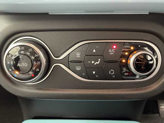 ルノー トゥインゴ インテンス 岐阜県 2018(平30)年 4万km ブルードラジェ 純正カーオーディオ/FM　AM/USB/Bluetooth/純正フロアマット/アイドリングストップ/オートライト/フォグランプ/純正15インチAW/コーナーセンサー/革巻きステアリング/社外ETC/社外ドラレコ/トノカバー