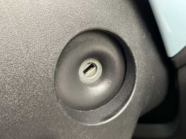 ルノー トゥインゴ インテンス 岐阜県 2018(平30)年 4万km ブルードラジェ 純正カーオーディオ/FM　AM/USB/Bluetooth/純正フロアマット/アイドリングストップ/オートライト/フォグランプ/純正15インチAW/コーナーセンサー/革巻きステアリング/社外ETC/社外ドラレコ/トノカバー