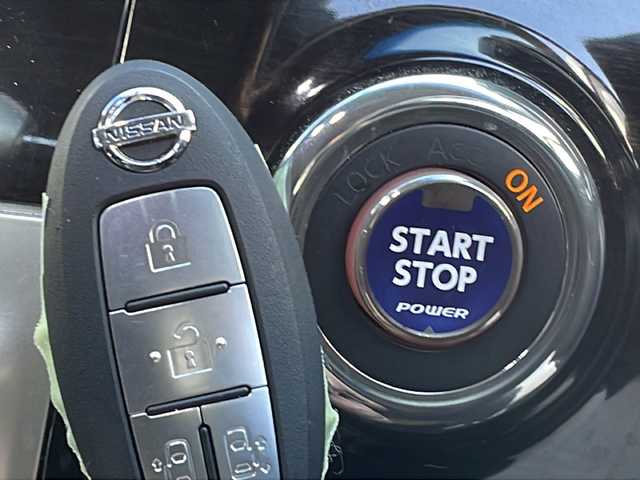 日産 エルグランド 250HWS アーバンクロム 福島県 2013(平25)年 7.5万km ファントムブラック 純ナビ　全方位Ｃ　両側パワスラ　純ＡＷ冬車載　純フリップダウン　ＨＩＤヘッドライト　フォグ　電格ミラー　ステリモ　パートタイム４ＷＤ　黒ハーフレザー　黒革巻ステアリング　プッシュスタート　スマートキー