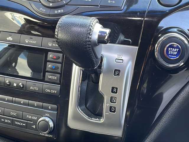 日産 エルグランド 250HWS アーバンクロム 福島県 2013(平25)年 7.5万km ファントムブラック 純ナビ　全方位Ｃ　両側パワスラ　純ＡＷ冬車載　純フリップダウン　ＨＩＤヘッドライト　フォグ　電格ミラー　ステリモ　パートタイム４ＷＤ　黒ハーフレザー　黒革巻ステアリング　プッシュスタート　スマートキー