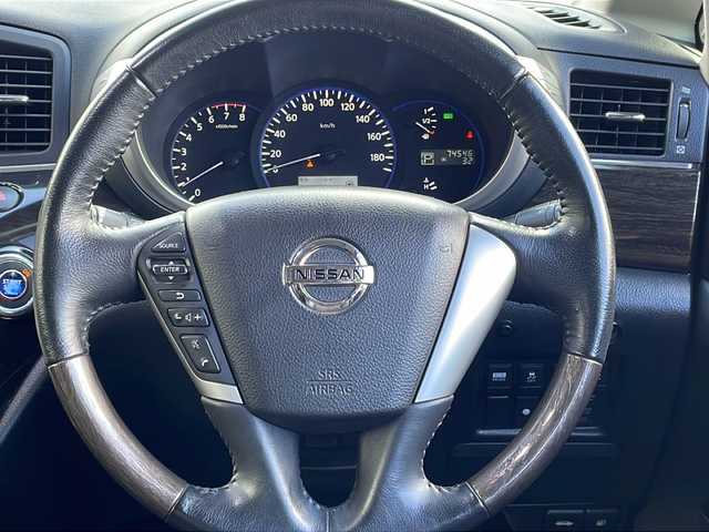 日産 エルグランド 250HWS アーバンクロム 福島県 2013(平25)年 7.5万km ファントムブラック 純ナビ　全方位Ｃ　両側パワスラ　純ＡＷ冬車載　純フリップダウン　ＨＩＤヘッドライト　フォグ　電格ミラー　ステリモ　パートタイム４ＷＤ　黒ハーフレザー　黒革巻ステアリング　プッシュスタート　スマートキー