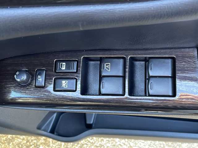 日産 エルグランド 250HWS アーバンクロム 福島県 2013(平25)年 7.5万km ファントムブラック 純ナビ　全方位Ｃ　両側パワスラ　純ＡＷ冬車載　純フリップダウン　ＨＩＤヘッドライト　フォグ　電格ミラー　ステリモ　パートタイム４ＷＤ　黒ハーフレザー　黒革巻ステアリング　プッシュスタート　スマートキー