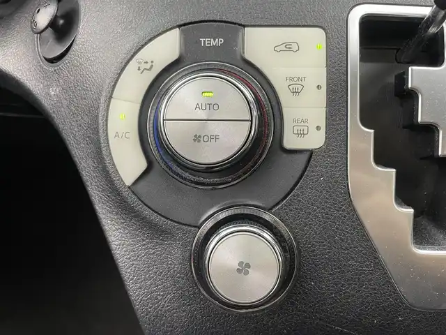 トヨタ シエンタ ハイブリッド G 埼玉県 2016(平28)年 8万km ブラックマイカ 社外ナビ　ビルトインＥＴＣ　衝突軽減ブレーキ　両側パワースライドドア　純正フロアマット　ステアリングスイッチ　プッシュスタート　スマートキー　ＬＥＤヘッドライト　Ｂｌｕｅｔｏｏｔｈ　ＣＤ　地デジＴＶ