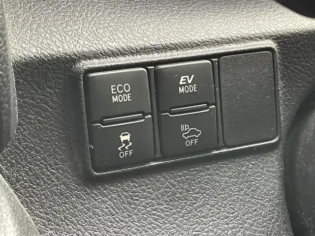 トヨタ シエンタ ハイブリッド G 埼玉県 2016(平28)年 8万km ブラックマイカ 社外ナビ　ビルトインＥＴＣ　衝突軽減ブレーキ　両側パワースライドドア　純正フロアマット　ステアリングスイッチ　プッシュスタート　スマートキー　ＬＥＤヘッドライト　Ｂｌｕｅｔｏｏｔｈ　ＣＤ　地デジＴＶ