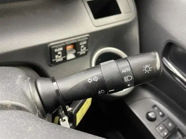 トヨタ シエンタ ハイブリッド G 埼玉県 2016(平28)年 8万km ブラックマイカ 社外ナビ　ビルトインＥＴＣ　衝突軽減ブレーキ　両側パワースライドドア　純正フロアマット　ステアリングスイッチ　プッシュスタート　スマートキー　ＬＥＤヘッドライト　Ｂｌｕｅｔｏｏｔｈ　ＣＤ　地デジＴＶ