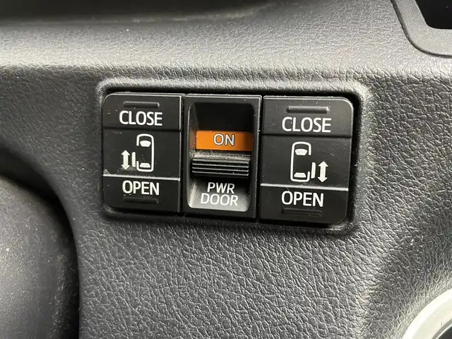 トヨタ シエンタ ハイブリッド G 埼玉県 2016(平28)年 8万km ブラックマイカ 社外ナビ　ビルトインＥＴＣ　衝突軽減ブレーキ　両側パワースライドドア　純正フロアマット　ステアリングスイッチ　プッシュスタート　スマートキー　ＬＥＤヘッドライト　Ｂｌｕｅｔｏｏｔｈ　ＣＤ　地デジＴＶ