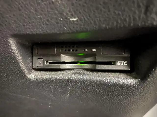 トヨタ シエンタ ハイブリッド G 埼玉県 2016(平28)年 8万km ブラックマイカ 社外ナビ　ビルトインＥＴＣ　衝突軽減ブレーキ　両側パワースライドドア　純正フロアマット　ステアリングスイッチ　プッシュスタート　スマートキー　ＬＥＤヘッドライト　Ｂｌｕｅｔｏｏｔｈ　ＣＤ　地デジＴＶ