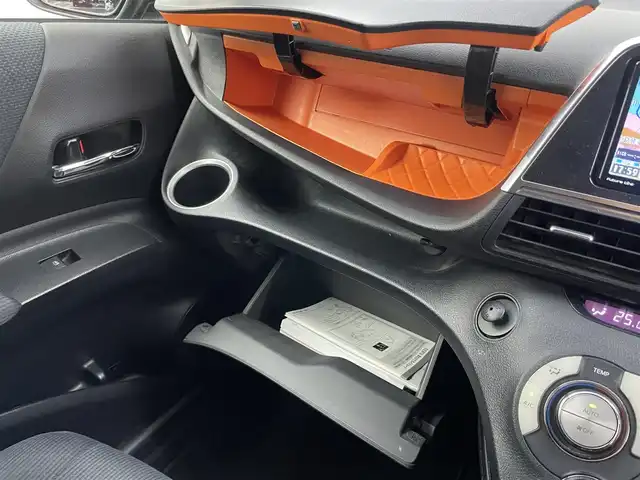 トヨタ シエンタ ハイブリッド G 埼玉県 2016(平28)年 8万km ブラックマイカ 社外ナビ　ビルトインＥＴＣ　衝突軽減ブレーキ　両側パワースライドドア　純正フロアマット　ステアリングスイッチ　プッシュスタート　スマートキー　ＬＥＤヘッドライト　Ｂｌｕｅｔｏｏｔｈ　ＣＤ　地デジＴＶ