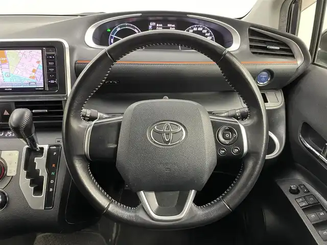 トヨタ シエンタ ハイブリッド G 埼玉県 2016(平28)年 8万km ブラックマイカ 社外ナビ　ビルトインＥＴＣ　衝突軽減ブレーキ　両側パワースライドドア　純正フロアマット　ステアリングスイッチ　プッシュスタート　スマートキー　ＬＥＤヘッドライト　Ｂｌｕｅｔｏｏｔｈ　ＣＤ　地デジＴＶ