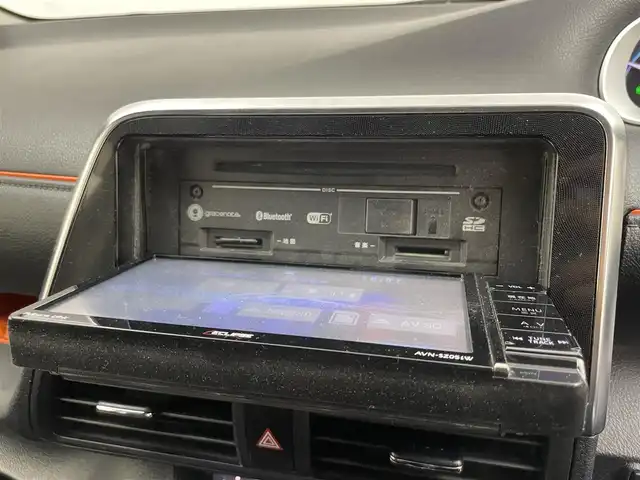 トヨタ シエンタ ハイブリッド G 埼玉県 2016(平28)年 8万km ブラックマイカ 社外ナビ　ビルトインＥＴＣ　衝突軽減ブレーキ　両側パワースライドドア　純正フロアマット　ステアリングスイッチ　プッシュスタート　スマートキー　ＬＥＤヘッドライト　Ｂｌｕｅｔｏｏｔｈ　ＣＤ　地デジＴＶ