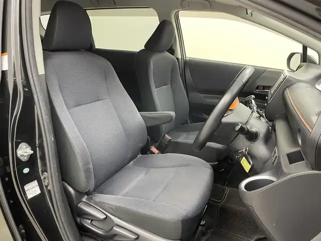 トヨタ シエンタ ハイブリッド G 埼玉県 2016(平28)年 8万km ブラックマイカ 社外ナビ　ビルトインＥＴＣ　衝突軽減ブレーキ　両側パワースライドドア　純正フロアマット　ステアリングスイッチ　プッシュスタート　スマートキー　ＬＥＤヘッドライト　Ｂｌｕｅｔｏｏｔｈ　ＣＤ　地デジＴＶ