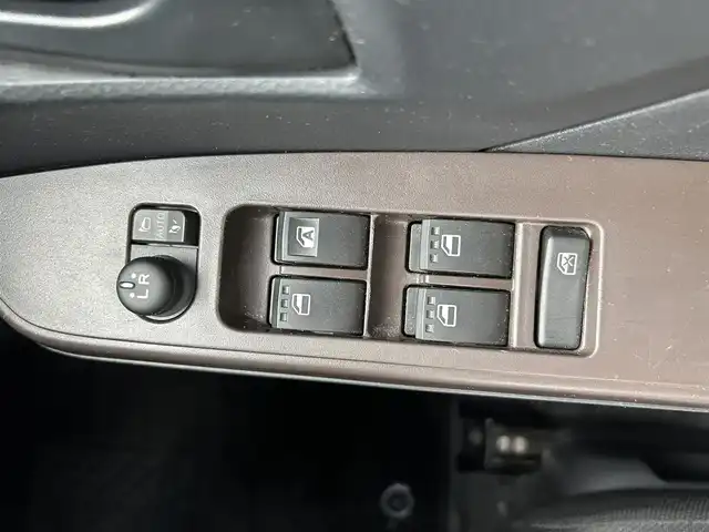 トヨタ タンク 愛知県 2017(平29)年 6.8万km マゼンタベリーマイカM 社外ＳＤナビ　/ＤＴＶ　/ＢＴ　/ＵＳＢ　/Ｂカメラ　/後席フリップダウンモニター　/ＥＴＣ　/左パワースライドドア　/前席シートヒーター　/衝突軽減ブレーキ　/ステアリングスイッチ　/プッシュスタート