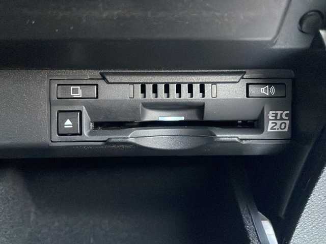 レクサス ＲＸ 300 バージョンL 山口県 2018(平30)年 6.8万km ソニッククォーツ サンルーフ/黒レザーシート/純正ナビ/Bluetooth/フルセグTV/バックカメラ/スマートキー＆プッシュスタート/ヘッドアップディスプレイ/ブラインドスポットモニター/パワーバックドア/ステアリングヒーター/クルーズコントロール/ステアリングスイッチ/前席パワーシート/前席シートヒーター＆ベンチレーション/電動チルト＆テレスコピック/社外前後ドライブレコーダー/LEDヘッドライト/LEDフォグライト/オートライト/オートマチックハイビーム/シーケンシャルウィンカー/純正20インチAW/保証書・取説/スペアキー1個・カードキー1個