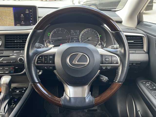 レクサス ＲＸ 300 バージョンL 山口県 2018(平30)年 6.8万km ソニッククォーツ サンルーフ/黒レザーシート/純正ナビ/Bluetooth/フルセグTV/バックカメラ/スマートキー＆プッシュスタート/ヘッドアップディスプレイ/ブラインドスポットモニター/パワーバックドア/ステアリングヒーター/クルーズコントロール/ステアリングスイッチ/前席パワーシート/前席シートヒーター＆ベンチレーション/電動チルト＆テレスコピック/社外前後ドライブレコーダー/LEDヘッドライト/LEDフォグライト/オートライト/オートマチックハイビーム/シーケンシャルウィンカー/純正20インチAW/保証書・取説/スペアキー1個・カードキー1個