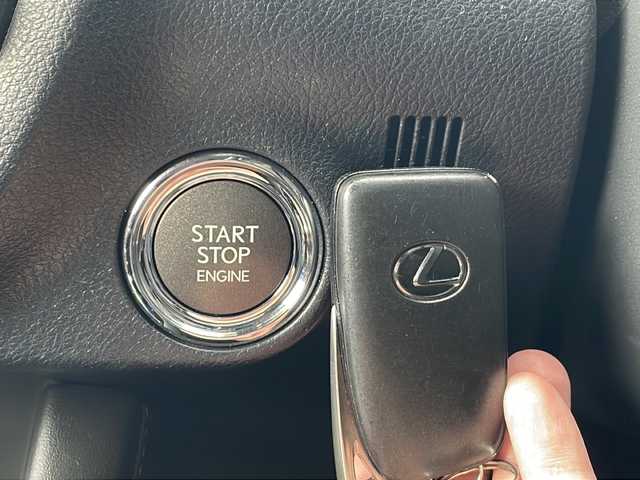 レクサス ＲＸ 300 バージョンL 山口県 2018(平30)年 6.8万km ソニッククォーツ サンルーフ/黒レザーシート/純正ナビ/Bluetooth/フルセグTV/バックカメラ/スマートキー＆プッシュスタート/ヘッドアップディスプレイ/ブラインドスポットモニター/パワーバックドア/ステアリングヒーター/クルーズコントロール/ステアリングスイッチ/前席パワーシート/前席シートヒーター＆ベンチレーション/電動チルト＆テレスコピック/社外前後ドライブレコーダー/LEDヘッドライト/LEDフォグライト/オートライト/オートマチックハイビーム/シーケンシャルウィンカー/純正20インチAW/保証書・取説/スペアキー1個・カードキー1個