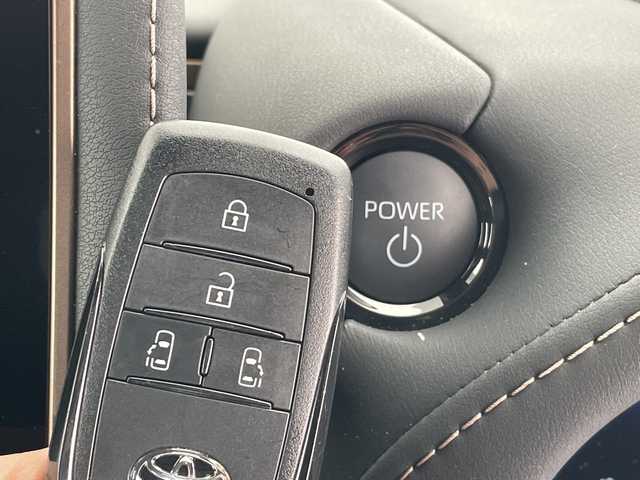 トヨタ アルファードハイブリット X 愛知県 2025(令7)年 0.5万km プラチナホワイトパールマイカ 純正9型ディスプレイオーディオ　ナビ機能なし/フリップダウンモニター/全方位カメラ/三眼LEDヘッドライト/両側パワースライドドア/レーダークルーズコントロール/バックカメラ/コーナーセンサー/純正アルミホイール/ETC2.0/ブラインドスポットモニター/リアオートエアコン/オートマチックハイビーム/衝突軽減システム/フルセグ/Bluetooth/ステアリングスイッチ/スマートキー/プッシュスタート