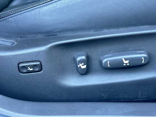 トヨタ クラウン アスリート アスリート 茨城県 2010(平22)年 13.8万km ホワイトパールクリスタルシャイン 純正ナビ　/-TV/AM/FM/AUX/衝突軽減システム　/ＴＲＤエアロ　/バックカメラ/レザーシート　/クルーズコントロール　/D席N席パワーシート　/D席N席シートヒーター　/D席N席エアシート　/ドライブレコーダー　/電動チルト　　/ＥＴＣ　/プッシュスタート