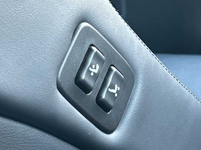 トヨタ クラウン アスリート アスリート 茨城県 2010(平22)年 13.8万km ホワイトパールクリスタルシャイン 純正ナビ　/-TV/AM/FM/AUX/衝突軽減システム　/ＴＲＤエアロ　/バックカメラ/レザーシート　/クルーズコントロール　/D席N席パワーシート　/D席N席シートヒーター　/D席N席エアシート　/ドライブレコーダー　/電動チルト　　/ＥＴＣ　/プッシュスタート