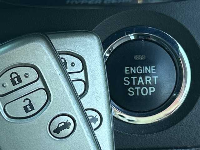 トヨタ クラウン アスリート アスリート 茨城県 2010(平22)年 13.8万km ホワイトパールクリスタルシャイン 純正ナビ　/-TV/AM/FM/AUX/衝突軽減システム　/ＴＲＤエアロ　/バックカメラ/レザーシート　/クルーズコントロール　/D席N席パワーシート　/D席N席シートヒーター　/D席N席エアシート　/ドライブレコーダー　/電動チルト　　/ＥＴＣ　/プッシュスタート