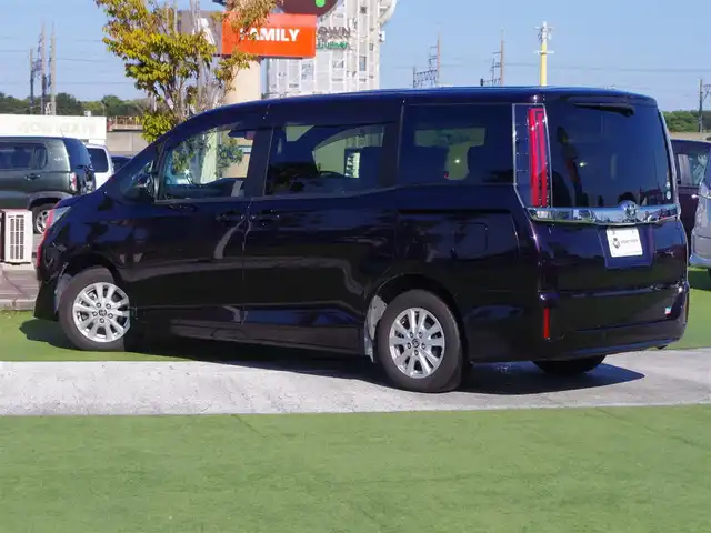 トヨタ ノア G 千葉県 2019(平31)年 5.7万km ボルドーマイカメタリック トヨタセーフティセンス/・プリクラッシュセーフティ/・レーンディパーチャーアラート/・オートハイビーム/クルーズコントロール/アイドリングストップ/両側パワースライドドア/バックドアイージークローザ/純正SDナビ/地デジTV/【DVD/CD再生可　Bluetooth接続】/バックカメラ/ETC/LEDヘッドライト/フォグライト/ウインカーミラー/前席シートヒーター/革巻きステアリング/ステアリングスイッチ/クリアランスソナー/純正15インチアルミホイル/スマートキー