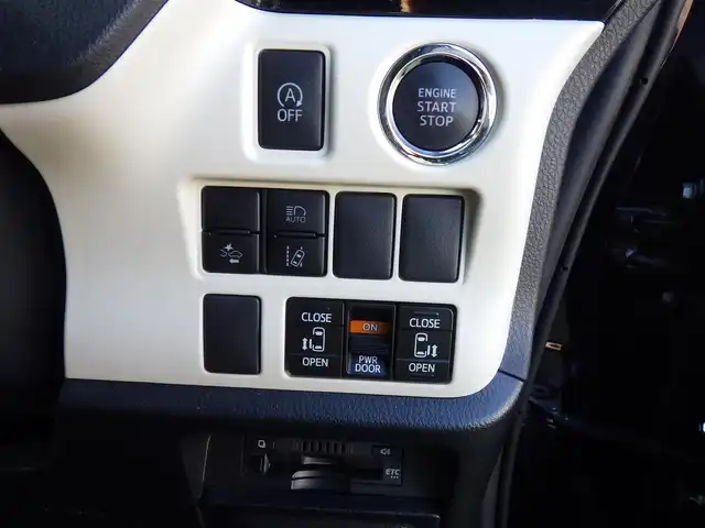 トヨタ ノア G 千葉県 2019(平31)年 5.7万km ボルドーマイカメタリック トヨタセーフティセンス/・プリクラッシュセーフティ/・レーンディパーチャーアラート/・オートハイビーム/クルーズコントロール/アイドリングストップ/両側パワースライドドア/バックドアイージークローザ/純正SDナビ/地デジTV/【DVD/CD再生可　Bluetooth接続】/バックカメラ/ETC/LEDヘッドライト/フォグライト/ウインカーミラー/前席シートヒーター/革巻きステアリング/ステアリングスイッチ/クリアランスソナー/純正15インチアルミホイル/スマートキー
