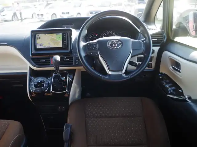 トヨタ ノア G 千葉県 2019(平31)年 5.7万km ボルドーマイカメタリック トヨタセーフティセンス/・プリクラッシュセーフティ/・レーンディパーチャーアラート/・オートハイビーム/クルーズコントロール/アイドリングストップ/両側パワースライドドア/バックドアイージークローザ/純正SDナビ/地デジTV/【DVD/CD再生可　Bluetooth接続】/バックカメラ/ETC/LEDヘッドライト/フォグライト/ウインカーミラー/前席シートヒーター/革巻きステアリング/ステアリングスイッチ/クリアランスソナー/純正15インチアルミホイル/スマートキー