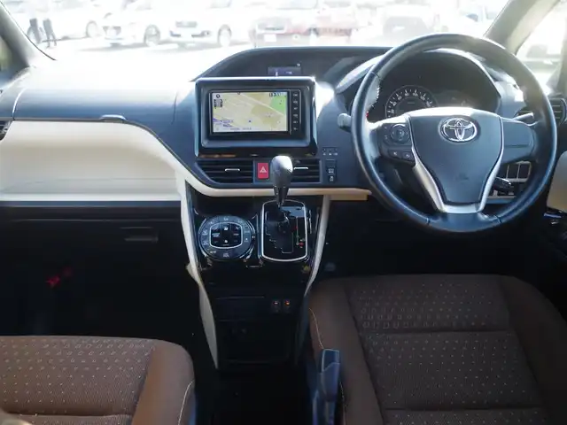 トヨタ ノア G 千葉県 2019(平31)年 5.7万km ボルドーマイカメタリック トヨタセーフティセンス/・プリクラッシュセーフティ/・レーンディパーチャーアラート/・オートハイビーム/クルーズコントロール/アイドリングストップ/両側パワースライドドア/バックドアイージークローザ/純正SDナビ/地デジTV/【DVD/CD再生可　Bluetooth接続】/バックカメラ/ETC/LEDヘッドライト/フォグライト/ウインカーミラー/前席シートヒーター/革巻きステアリング/ステアリングスイッチ/クリアランスソナー/純正15インチアルミホイル/スマートキー