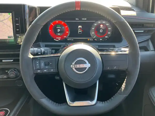 日産 オーラ ニスモ 福岡県 2022(令4)年 1.7万km ピュアホワイトパール エンジンスタートボタン/スマートキー/パワーステアリング/パワーウィンドウ/クルーズコントロール/オートエアコン/ETC/USB入力端子/全方位カメラ/純正SDナビ（CD.DVD.BT.フルセグ）/ドライブレコーダー/純正フロアマット/純正アルミホイール/ABS/横滑り防止装置/コーナーセンサー/オートライト/オートマチックハイビーム/レーンキープアシスト/W+サイドエアバック