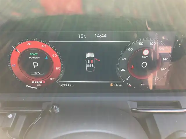 日産 オーラ ニスモ 福岡県 2022(令4)年 1.7万km ピュアホワイトパール エンジンスタートボタン/スマートキー/パワーステアリング/パワーウィンドウ/クルーズコントロール/オートエアコン/ETC/USB入力端子/全方位カメラ/純正SDナビ（CD.DVD.BT.フルセグ）/ドライブレコーダー/純正フロアマット/純正アルミホイール/ABS/横滑り防止装置/コーナーセンサー/オートライト/オートマチックハイビーム/レーンキープアシスト/W+サイドエアバック