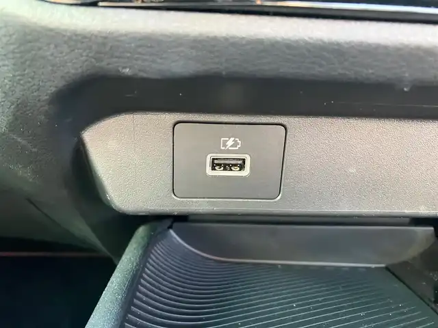 日産 オーラ ニスモ 福岡県 2022(令4)年 1.7万km ピュアホワイトパール エンジンスタートボタン/スマートキー/パワーステアリング/パワーウィンドウ/クルーズコントロール/オートエアコン/ETC/USB入力端子/全方位カメラ/純正SDナビ（CD.DVD.BT.フルセグ）/ドライブレコーダー/純正フロアマット/純正アルミホイール/ABS/横滑り防止装置/コーナーセンサー/オートライト/オートマチックハイビーム/レーンキープアシスト/W+サイドエアバック
