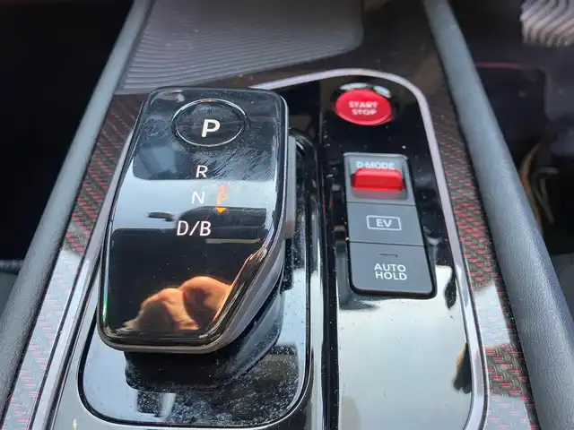 日産 オーラ ニスモ 福岡県 2022(令4)年 1.7万km ピュアホワイトパール エンジンスタートボタン/スマートキー/パワーステアリング/パワーウィンドウ/クルーズコントロール/オートエアコン/ETC/USB入力端子/全方位カメラ/純正SDナビ（CD.DVD.BT.フルセグ）/ドライブレコーダー/純正フロアマット/純正アルミホイール/ABS/横滑り防止装置/コーナーセンサー/オートライト/オートマチックハイビーム/レーンキープアシスト/W+サイドエアバック