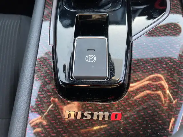 日産 オーラ ニスモ 福岡県 2022(令4)年 1.7万km ピュアホワイトパール エンジンスタートボタン/スマートキー/パワーステアリング/パワーウィンドウ/クルーズコントロール/オートエアコン/ETC/USB入力端子/全方位カメラ/純正SDナビ（CD.DVD.BT.フルセグ）/ドライブレコーダー/純正フロアマット/純正アルミホイール/ABS/横滑り防止装置/コーナーセンサー/オートライト/オートマチックハイビーム/レーンキープアシスト/W+サイドエアバック