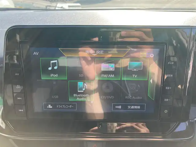 日産 オーラ ニスモ 福岡県 2022(令4)年 1.7万km ピュアホワイトパール エンジンスタートボタン/スマートキー/パワーステアリング/パワーウィンドウ/クルーズコントロール/オートエアコン/ETC/USB入力端子/全方位カメラ/純正SDナビ（CD.DVD.BT.フルセグ）/ドライブレコーダー/純正フロアマット/純正アルミホイール/ABS/横滑り防止装置/コーナーセンサー/オートライト/オートマチックハイビーム/レーンキープアシスト/W+サイドエアバック