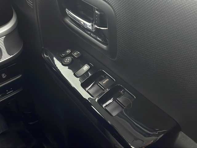 スズキ スペーシア カスタム HYBRID XS 沖縄県 2018(平30)年 4.6万km ピュアホワイトパール/ブラック2トーン スズキセーフティサポート　/純正８型ナビ　/　（ＡＭ／ＦＭ／ＣＤ／ＤＶＤ/BT)/フルセグＴＶ　/全周囲カメラ　/両側パワスラ　/ヘッドアップディスプレイ　/純正１５インチＡＷ　/ドラレコ　/ハーフレザーシート/シートヒーター/純正フロアマット/LEDヘッドライト/オートライト/ETC