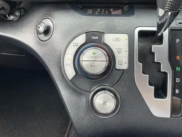 トヨタ シエンタ ハイブリッド G 島根県 2017(平29)年 8.9万km コバルトブルーメタリック トヨタセーフティセンス/純正SDナビ/CD/DVD/DTV/Bluetooth/バックカメラ/両側パワースライドドア /オートライト/オートマチックハイビーム /LDA/ビルトインETC/前後ドライブレコーダー/スマートキー/スペアキー /プッシュスタート /純正フロアマット/純正ドアバイザー