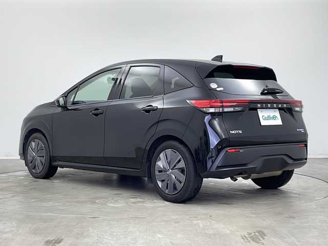 日産 ノート X FOUR 新潟県 2023(令5)年 3.4万km スーパーブラック 4WD/純正9インチナビ/・AM/FM/Bluetooth/ワンセグ/AppleCarPlay/バックモニター/アラウンドビューモニター/プロパイロット/レーンキープアシスト/アダプティブクルーズコントロ―ル/衝突被害軽減システム/ETC2.0/デジタルインナーミラー/ワイヤレス充電/ブラインドスポットモニター/ハンドルヒーター/純正フロアマット/シートヒーター/純正LEDヘッドライト/オートライト/オートマチックハイビーム/純正16インチAW夏タイヤ/ABS/横滑り防止機能/前後コーナーセンサー/盗難防止装置/取扱説明書