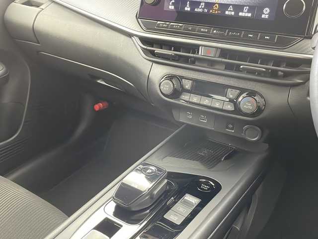 日産 ノート X FOUR 新潟県 2023(令5)年 3.4万km スーパーブラック 4WD/純正9インチナビ/・AM/FM/Bluetooth/ワンセグ/AppleCarPlay/バックモニター/アラウンドビューモニター/プロパイロット/レーンキープアシスト/アダプティブクルーズコントロ―ル/衝突被害軽減システム/ETC2.0/デジタルインナーミラー/ワイヤレス充電/ブラインドスポットモニター/ハンドルヒーター/純正フロアマット/シートヒーター/純正LEDヘッドライト/オートライト/オートマチックハイビーム/純正16インチAW夏タイヤ/ABS/横滑り防止機能/前後コーナーセンサー/盗難防止装置/取扱説明書